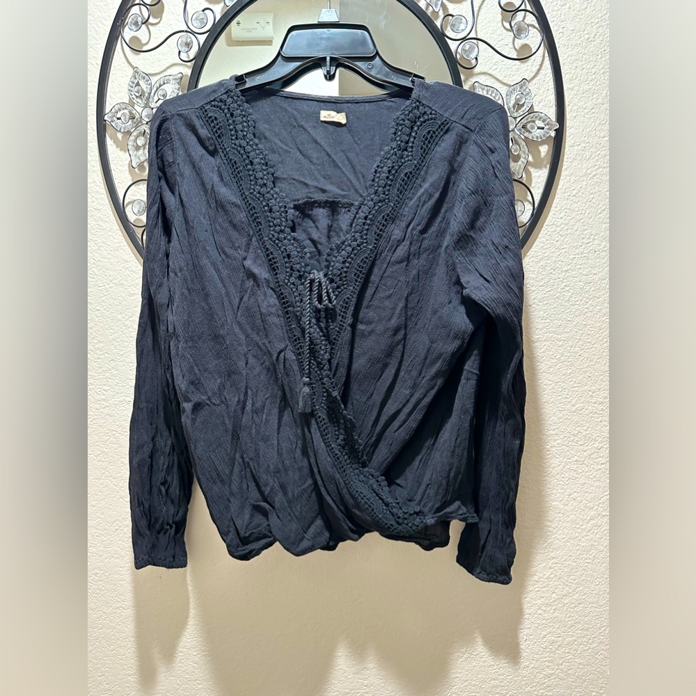 🌻Hollister Drape Top Long Sleeves.